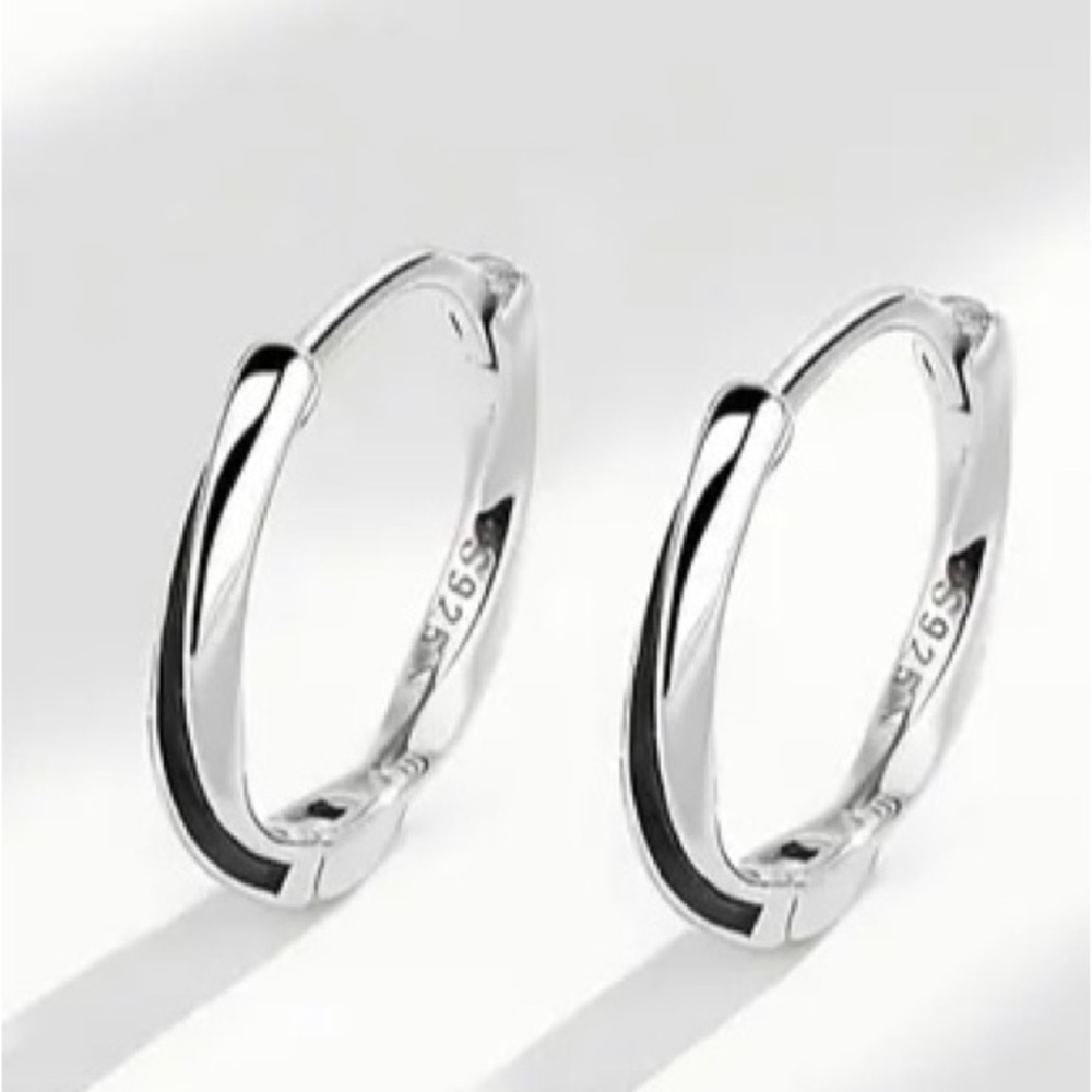 .925 Sterling Silver Mobius Hoop Earrings New